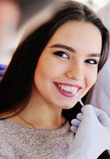 woman undergoing the veneers process near Garden City